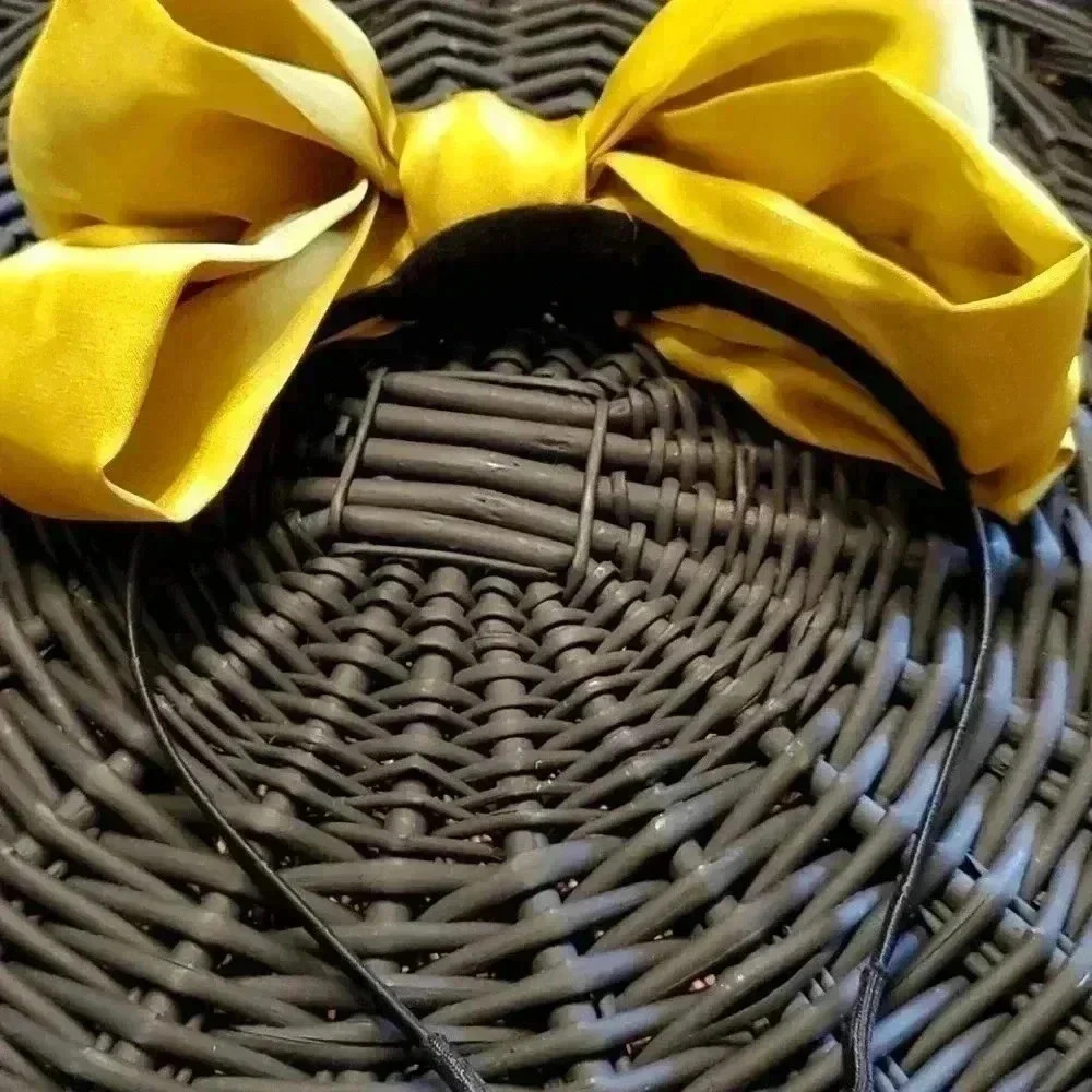 Large  satin bow headband - Picture 5 of 8